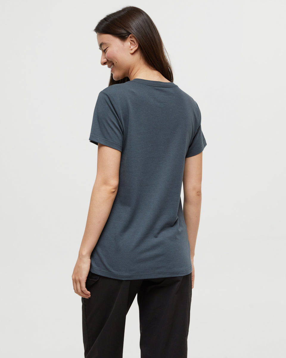 Exquisite Hand - illustrated Mountain Fields Graphic T - Shirt