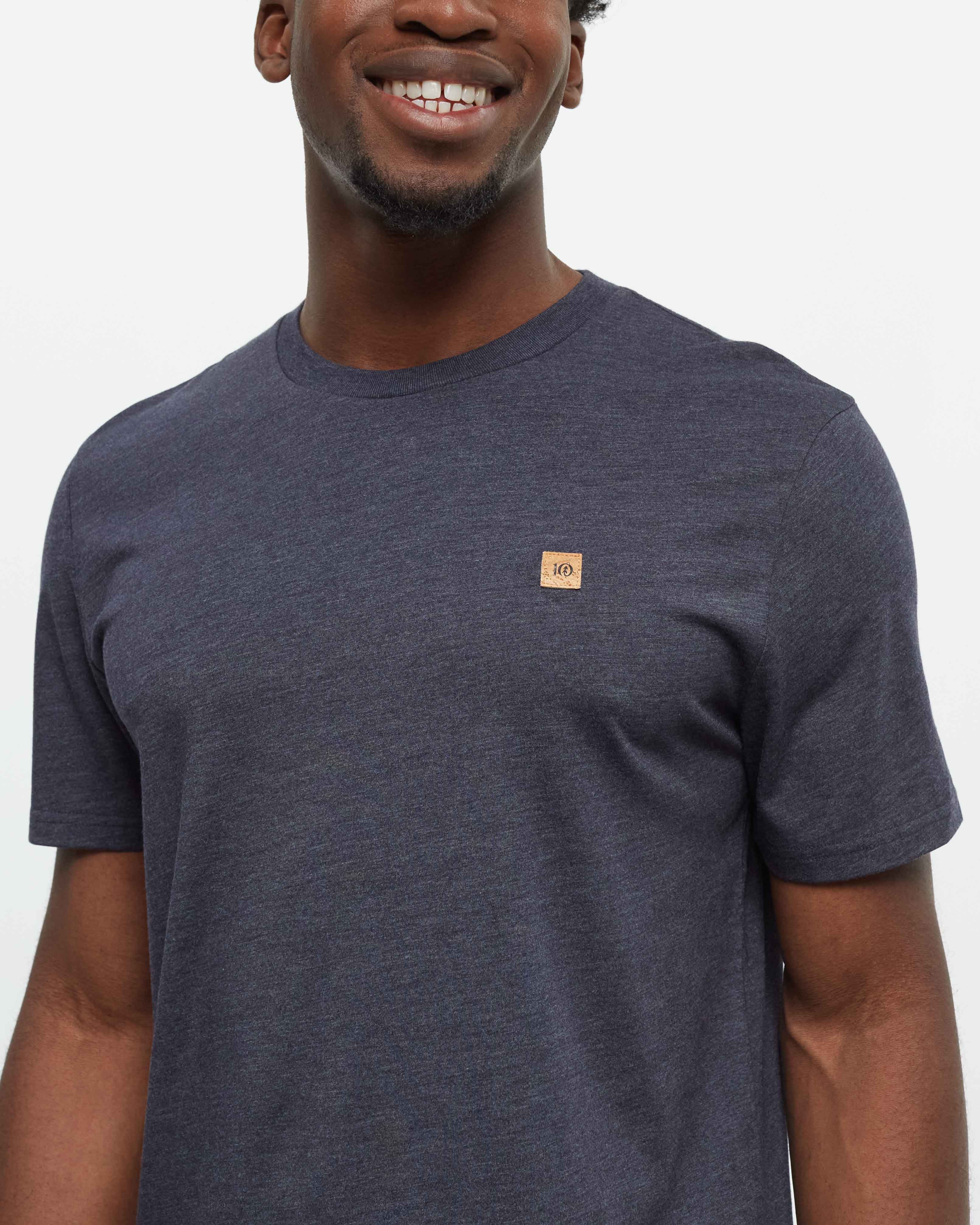 Eco - Friendly Classic Baker Style T - Shirt for Sustainable Wardrobe