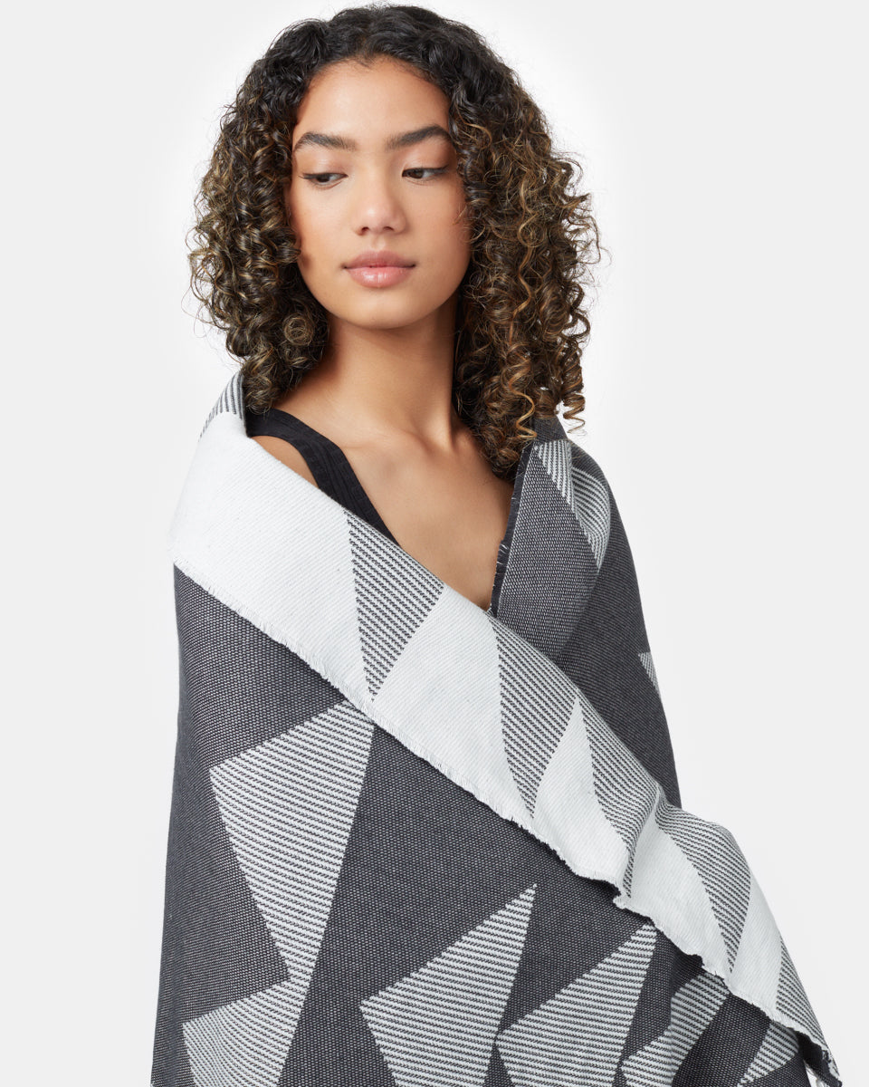 Geometric Design Super Absorbent Reversible Beach Towel with Tasseled Edges