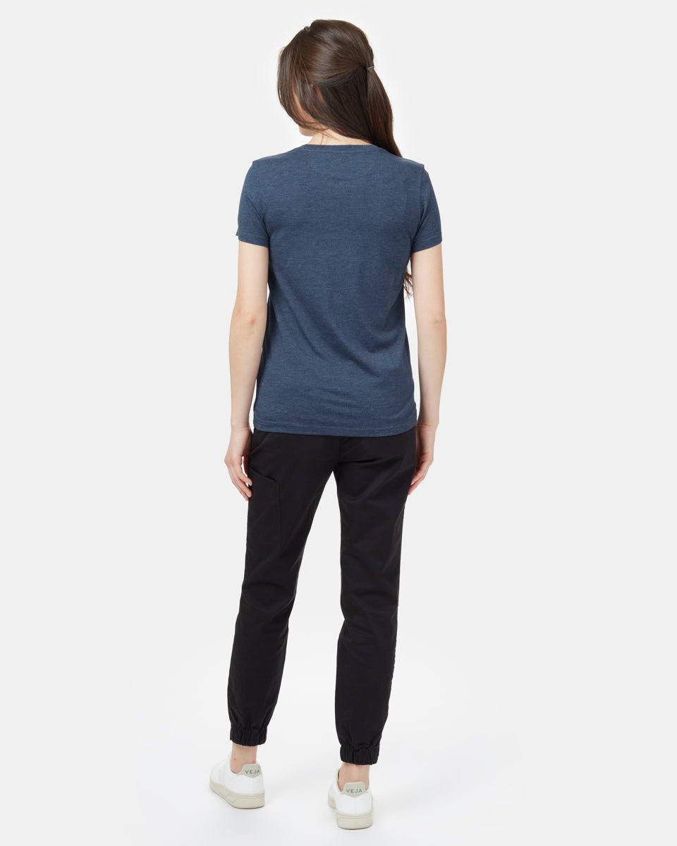 Vintage-style Juniper Graphic T-Shirt for Fall