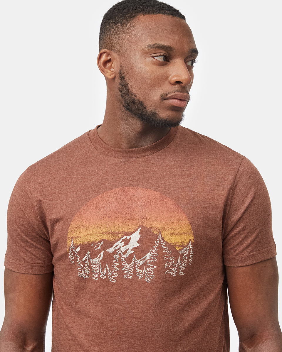 Retro Vintage Sunset Graphic T-Shirt for a Sustainable Look