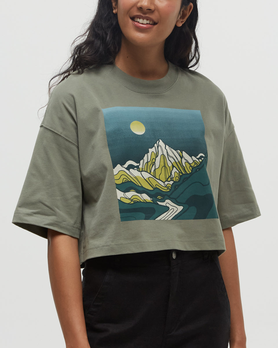 Emerald Edge Oversized Crop Women's T-Shirt for All Weather Conditions